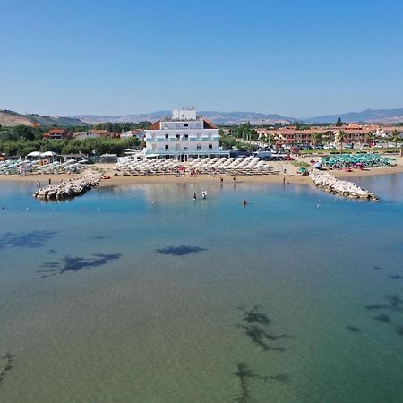 Hotel Strand Marina Di Montenero Buitenkant foto