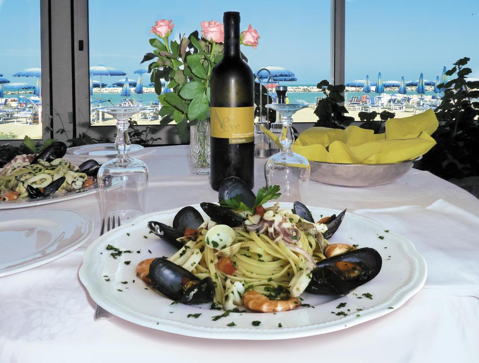 Hotel Strand Marina Di Montenero Buitenkant foto