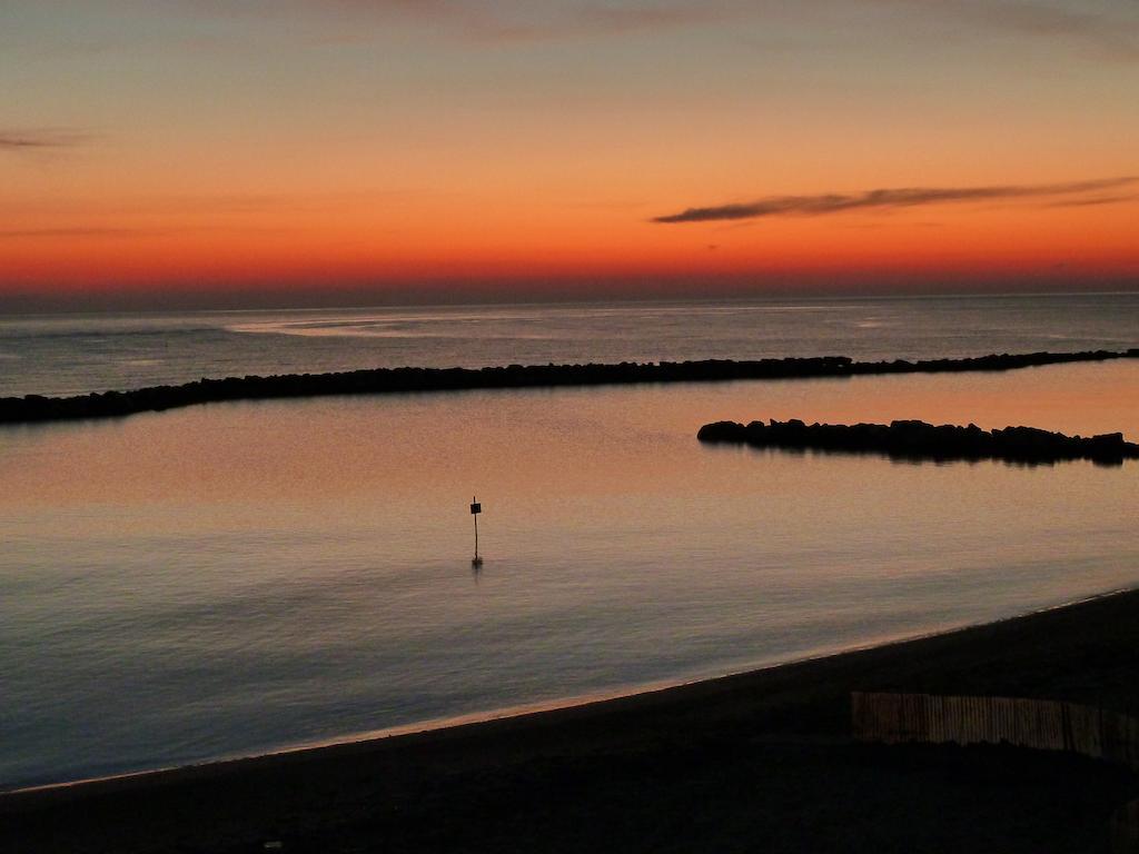 Hotel Strand Marina Di Montenero Buitenkant foto
