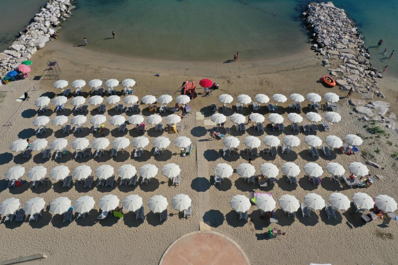 Hotel Strand Marina Di Montenero Buitenkant foto