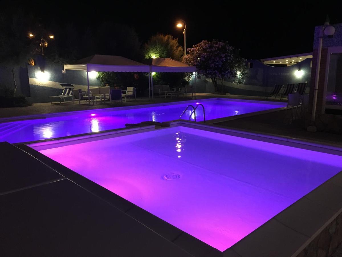 Hotel Strand Marina Di Montenero Buitenkant foto