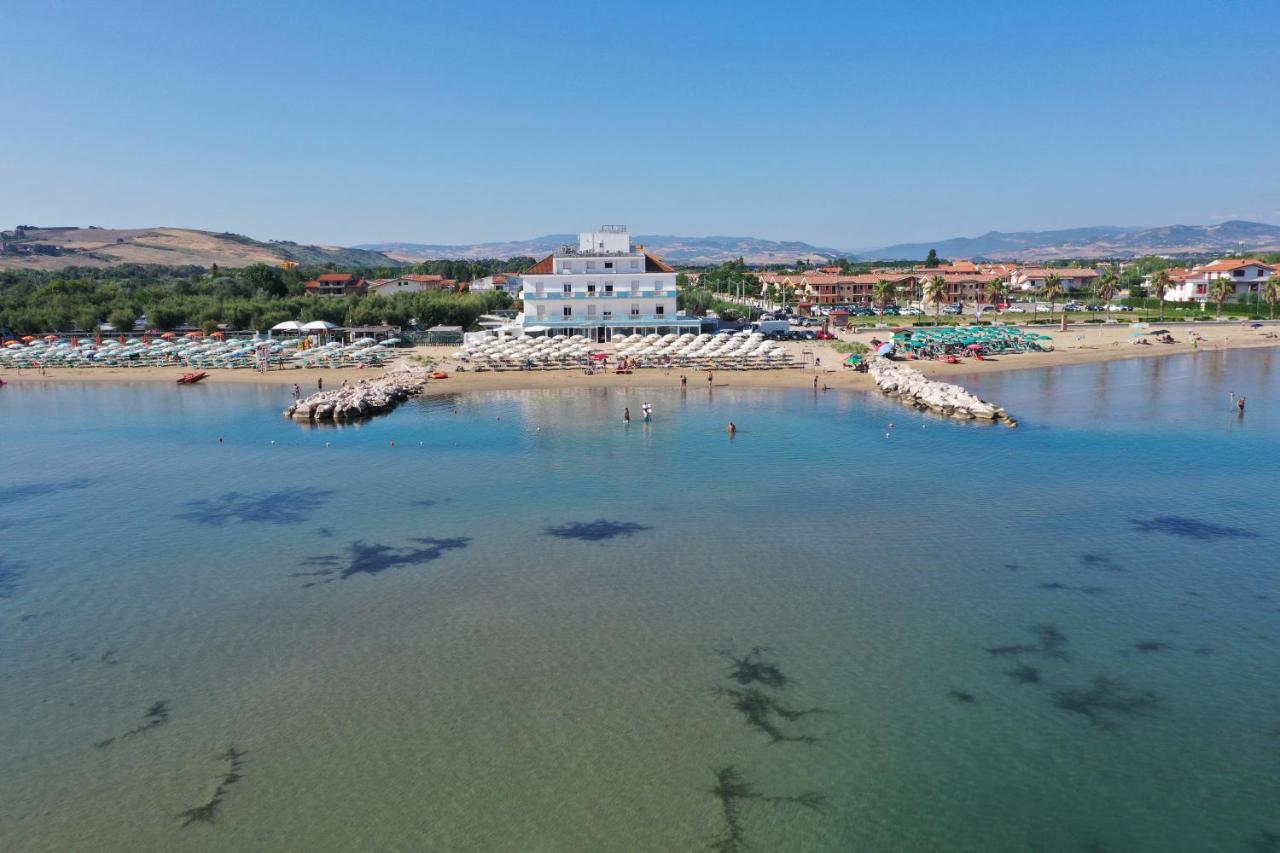 Hotel Strand Marina Di Montenero Buitenkant foto